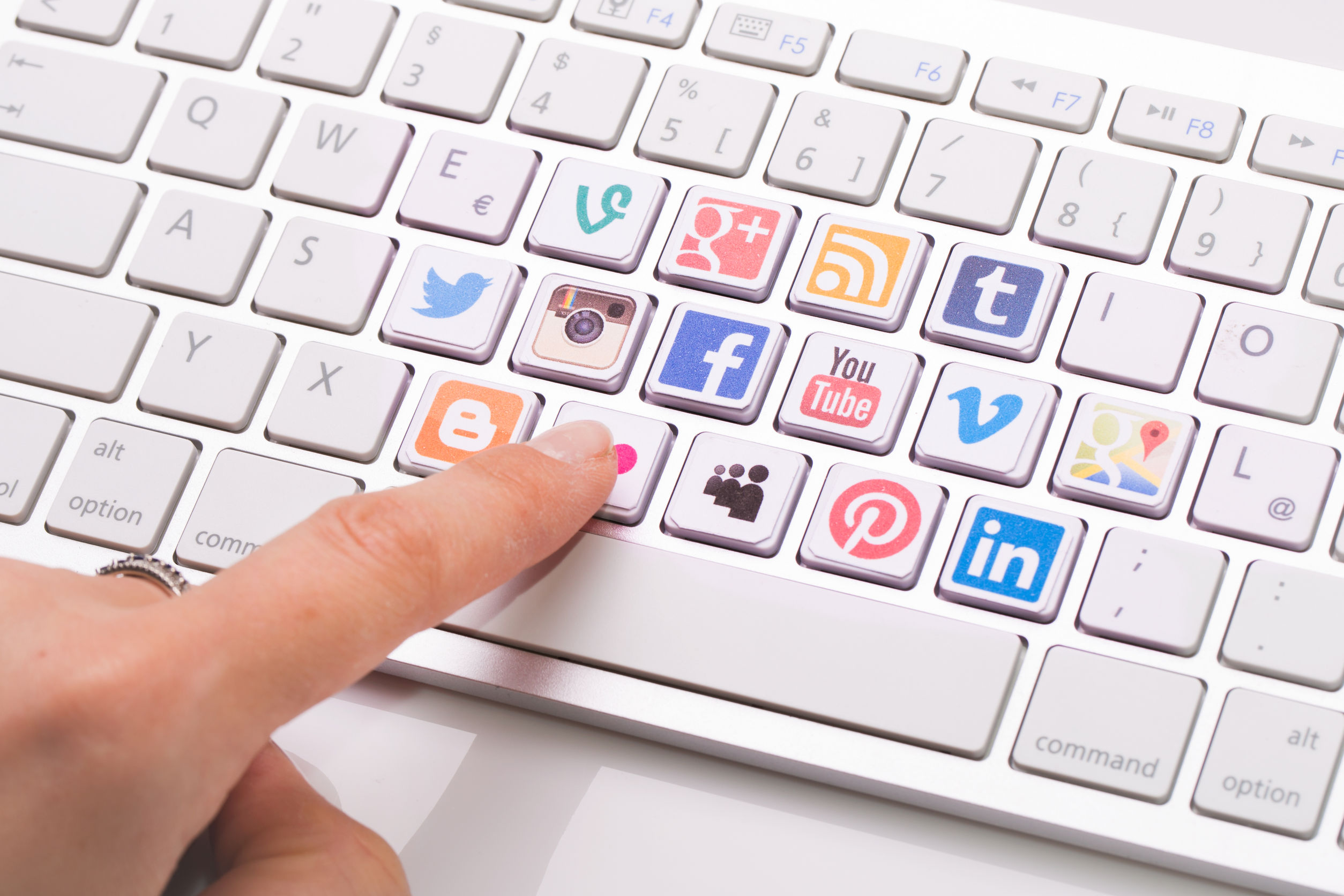 online outreach social media